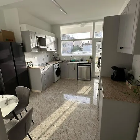 Casi-homes * Larnaca