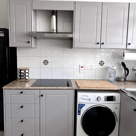 Casi-homes