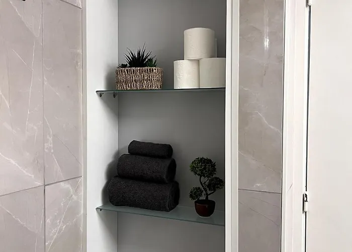 Casi-homes * Larnaka