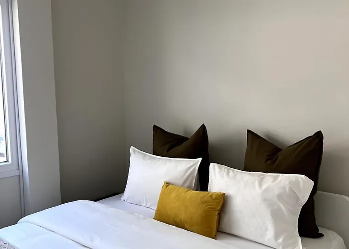 Casi-homes * Larnaka